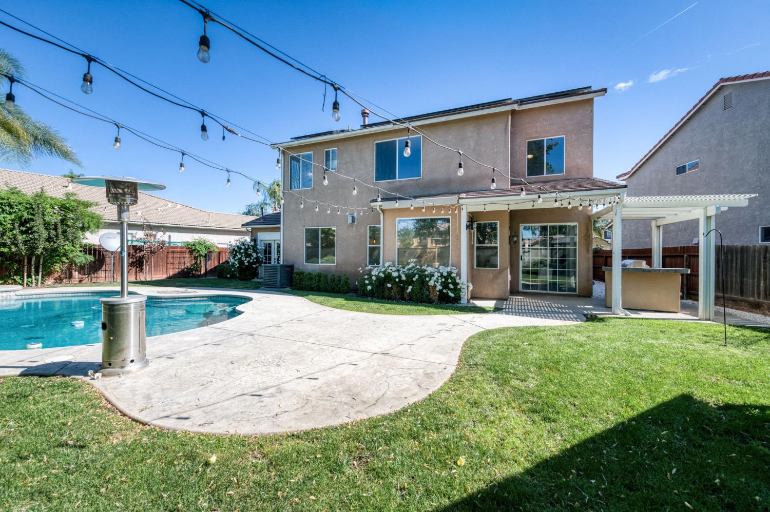 1736 N Holly Ave, Clovis, CA 93619