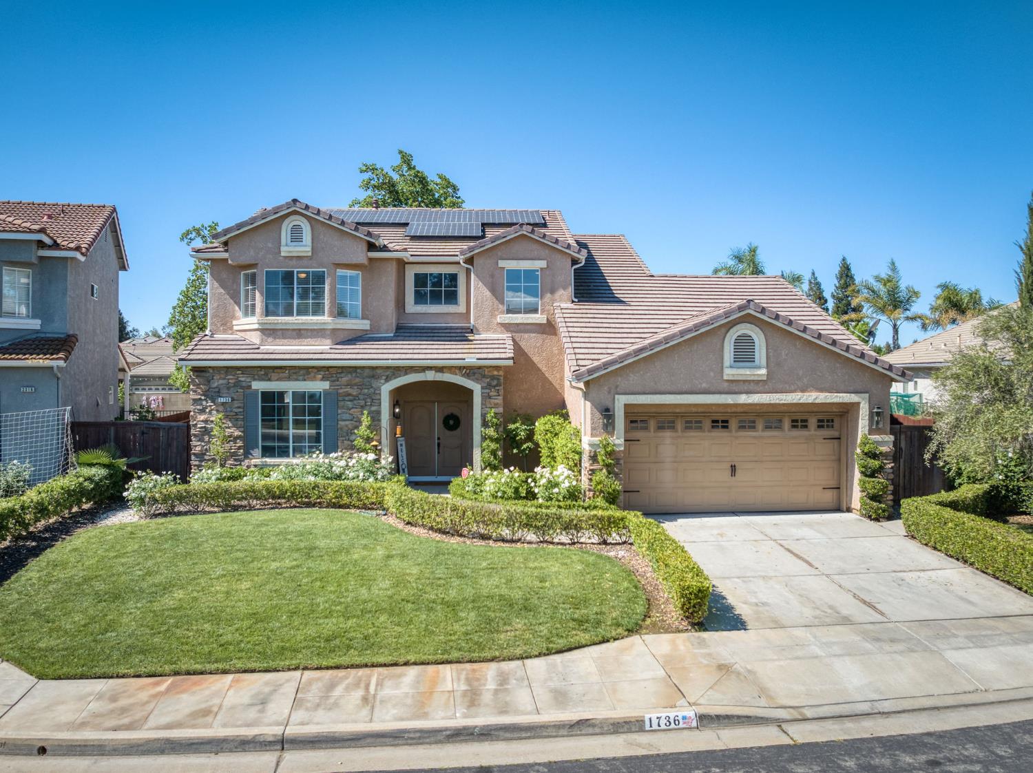 1736 N Holly Ave, Clovis, CA 93619