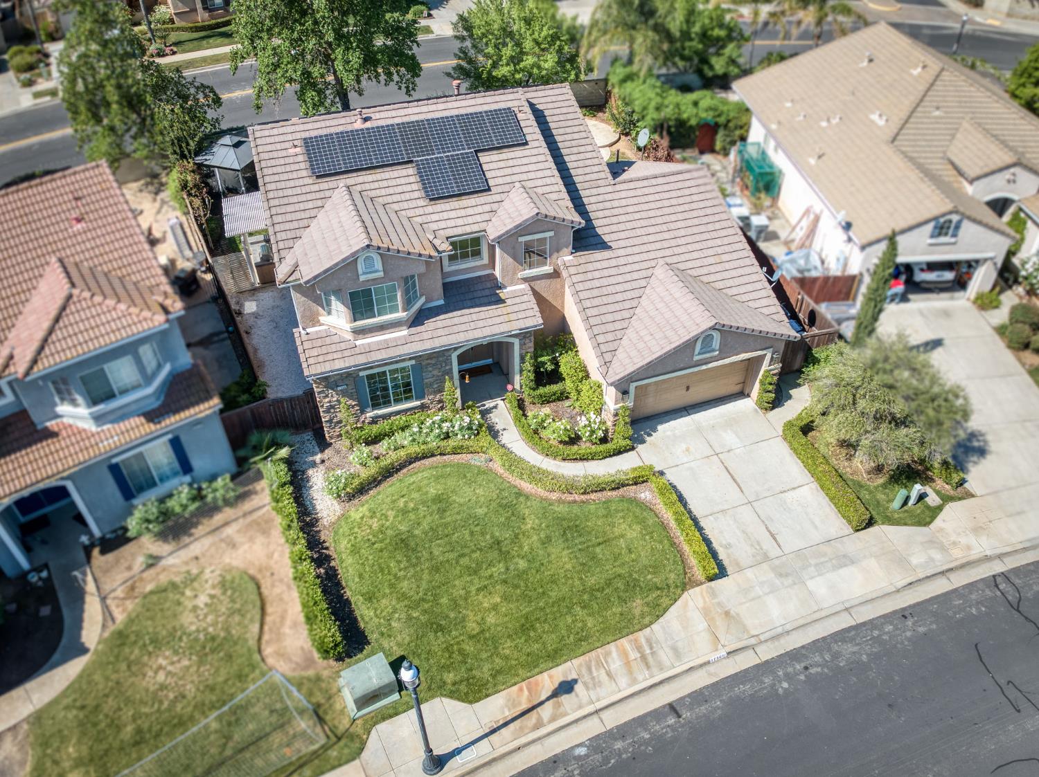 1736 N Holly Ave, Clovis, CA 93619