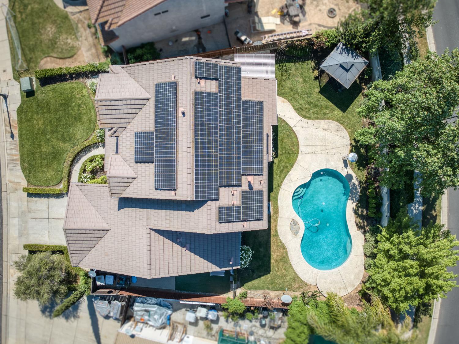 1736 N Holly Ave, Clovis, CA 93619