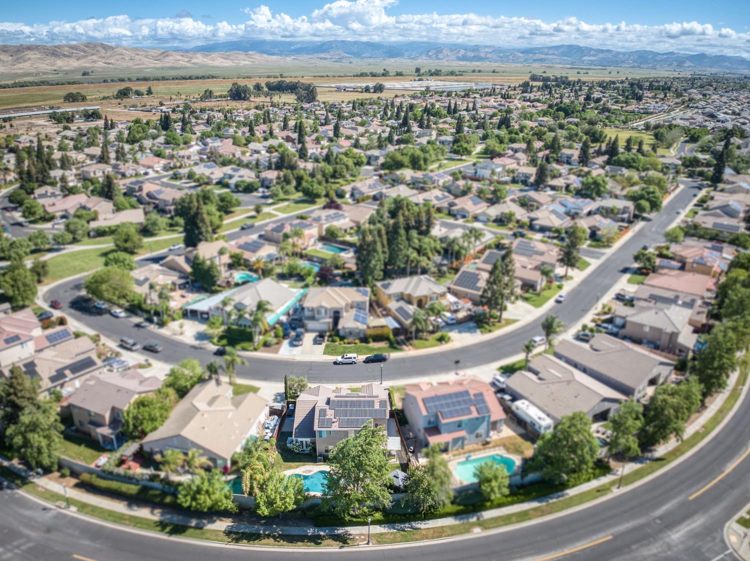 1736 N Holly Ave, Clovis, CA 93619