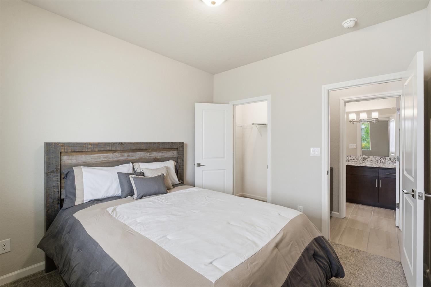 503 Cathedral Ct S, Madera, CA 93636