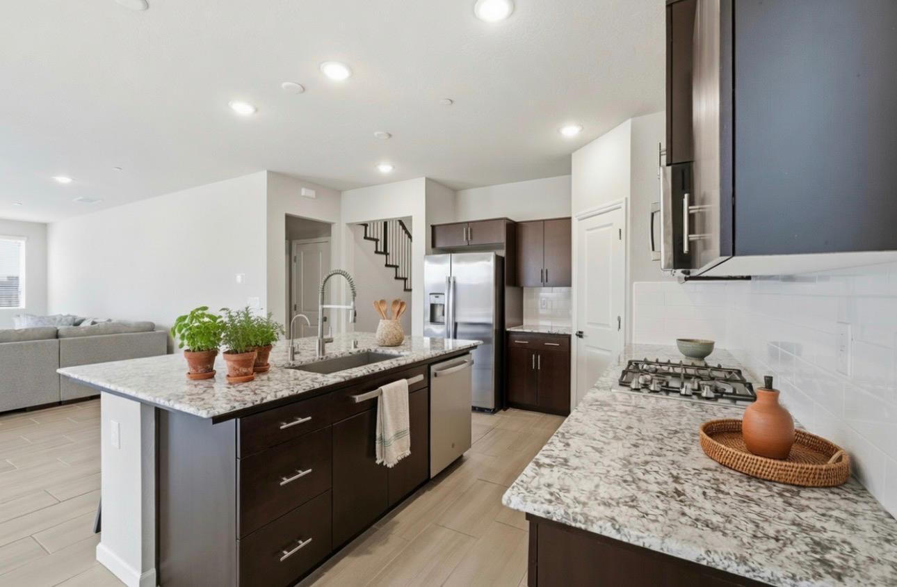 503 Cathedral Ct S, Madera, CA 93636