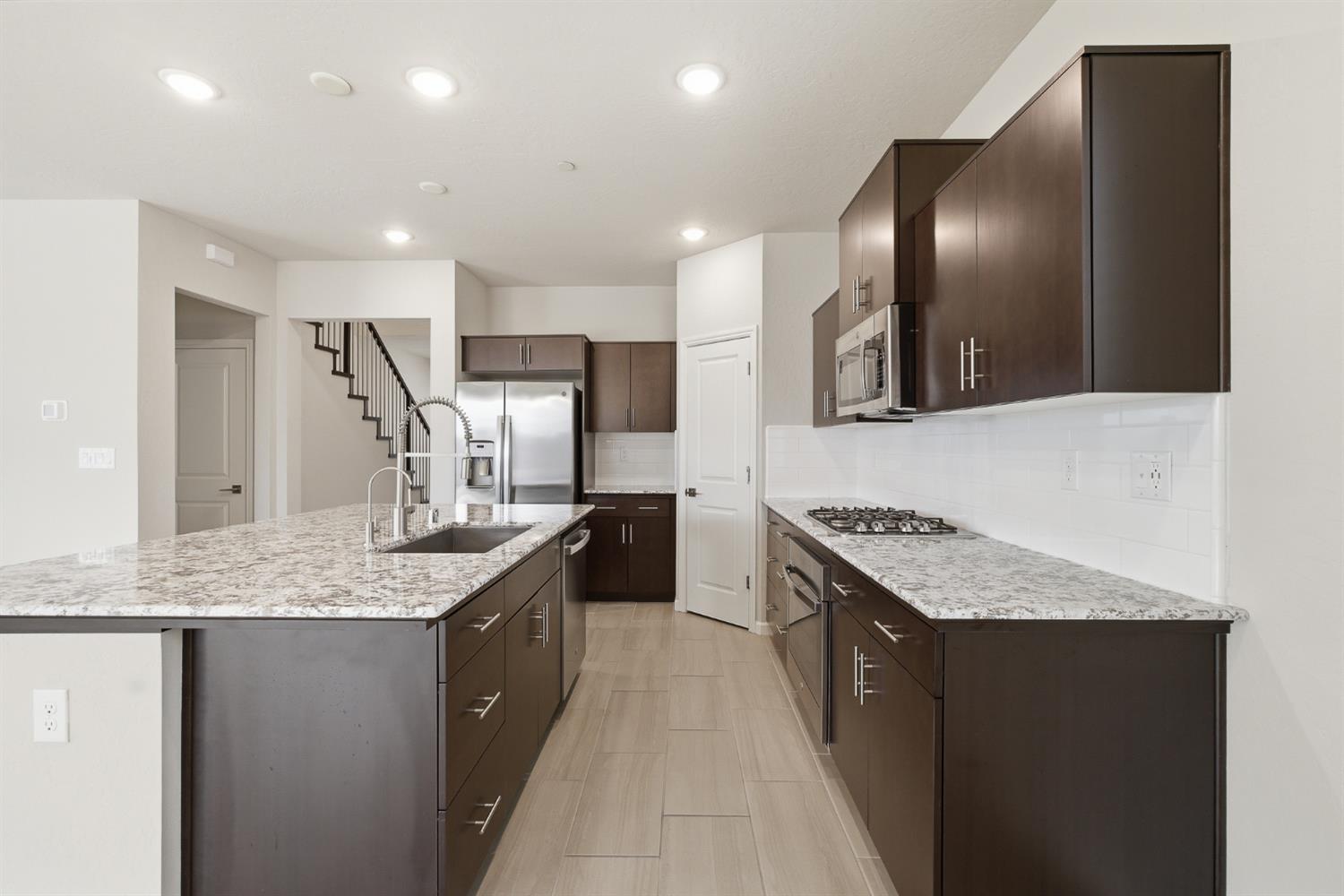 503 Cathedral Ct S, Madera, CA 93636