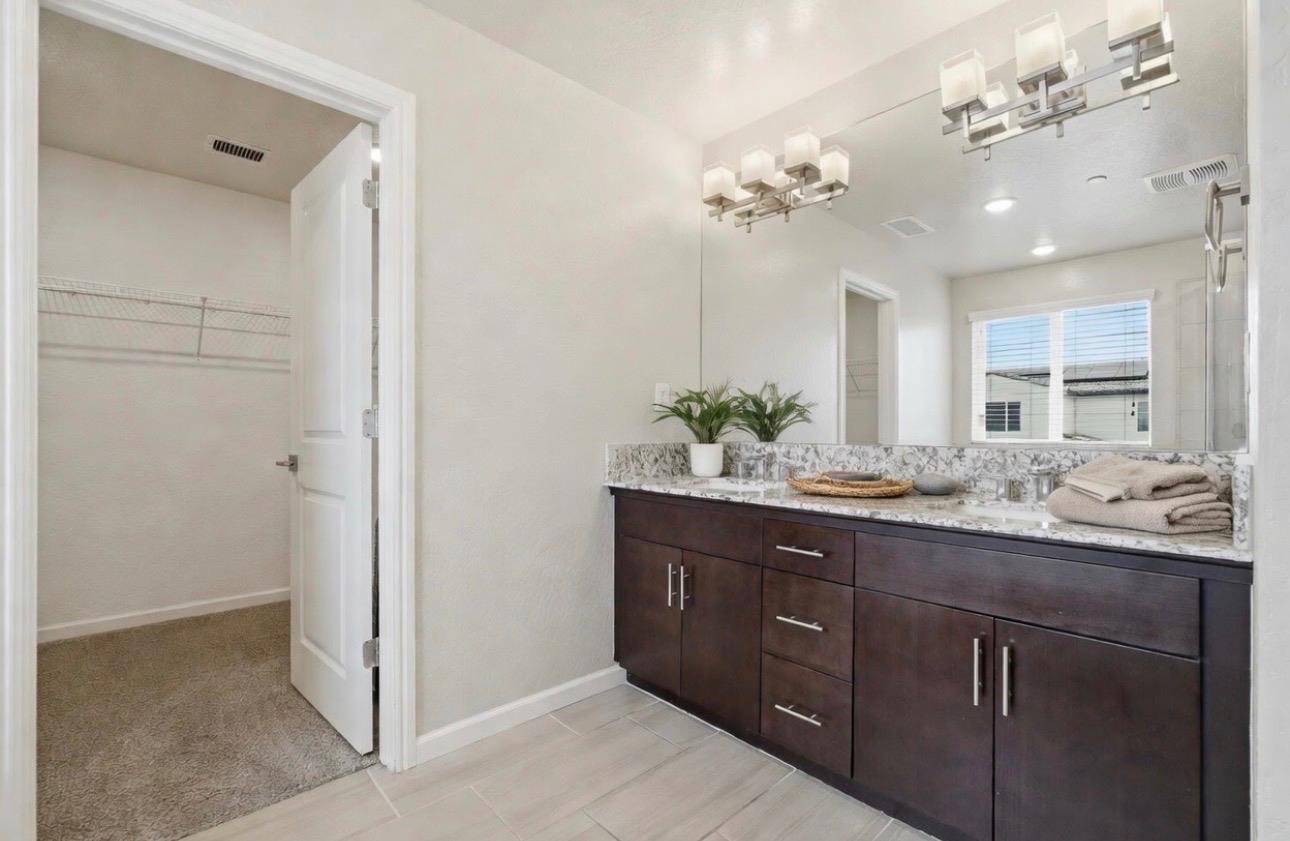 503 Cathedral Ct S, Madera, CA 93636