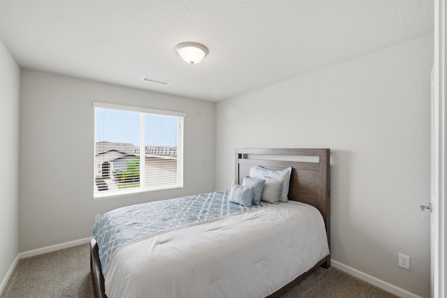 503 Cathedral Ct S, Madera, CA 93636