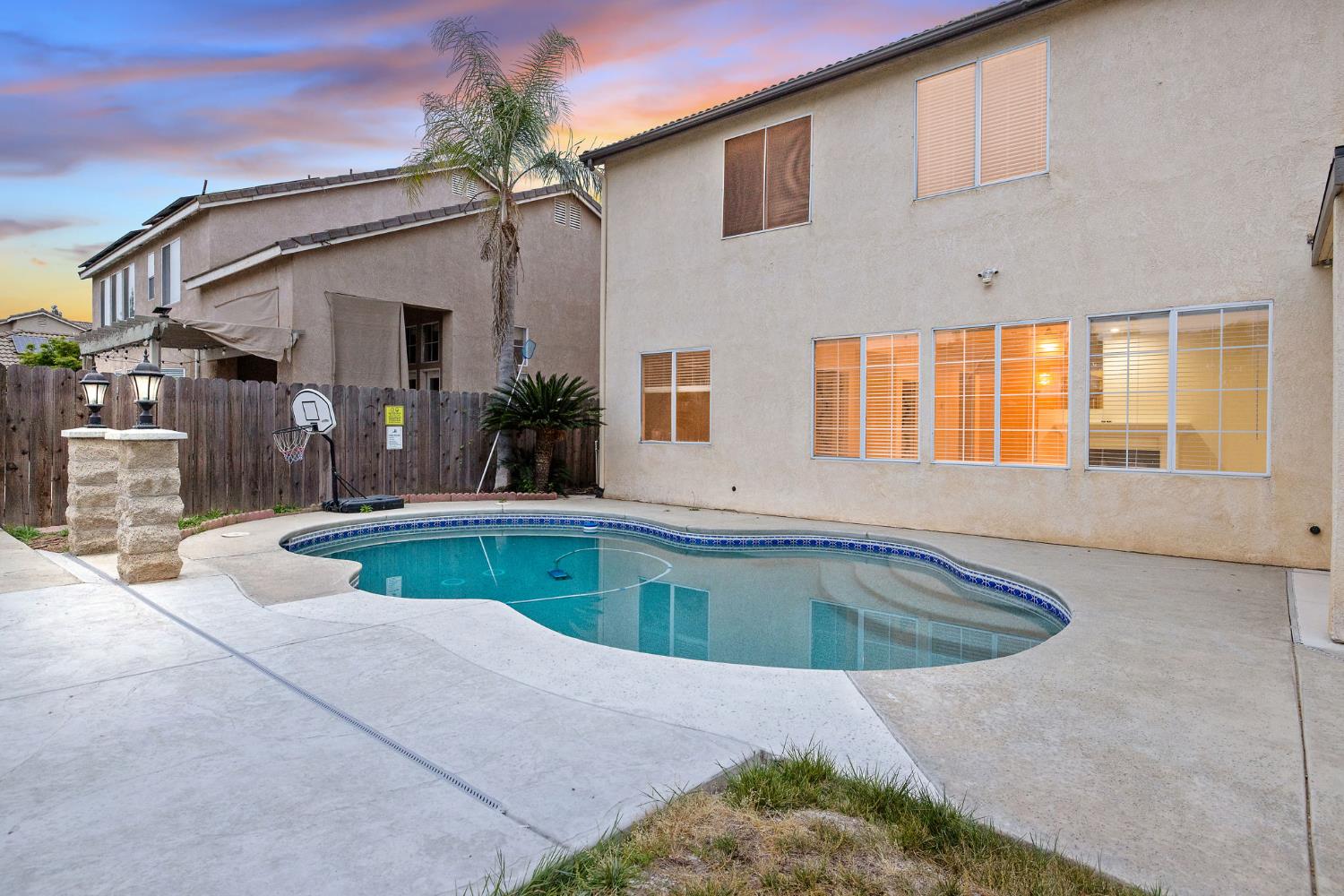 9358 N Winery Ave, Fresno, CA 93720