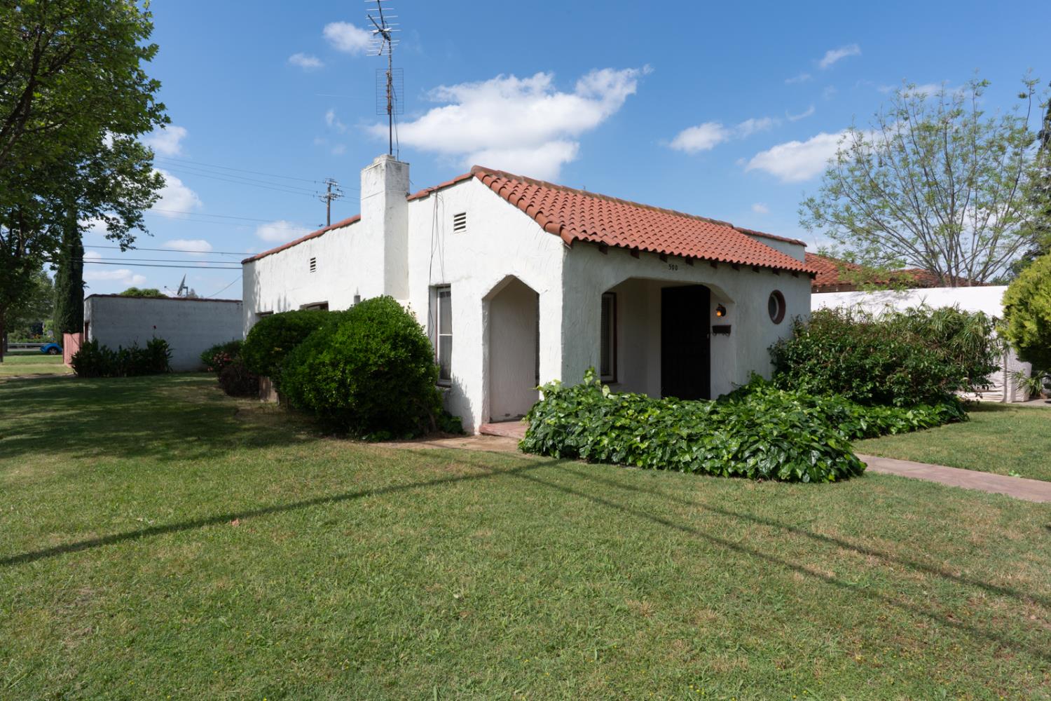 500 N G St, Madera, CA 93637