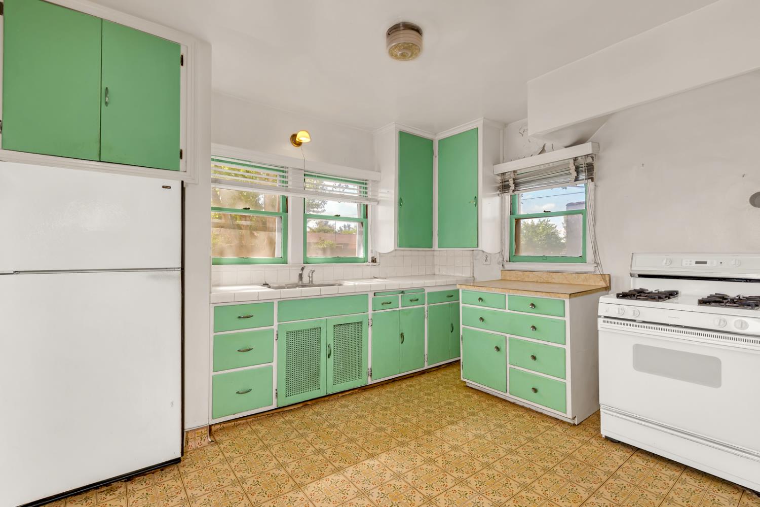 500 N G St, Madera, CA 93637