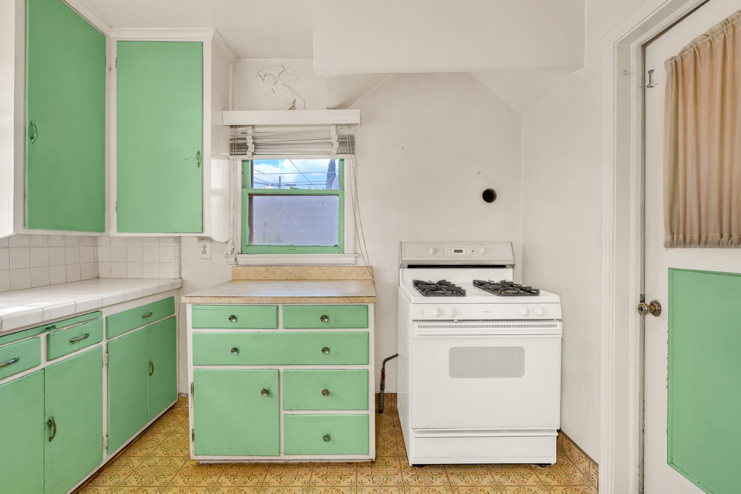 500 N G St, Madera, CA 93637