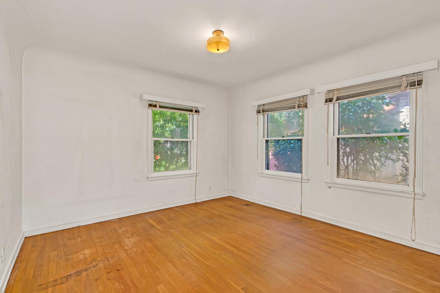 500 N G St, Madera, CA 93637