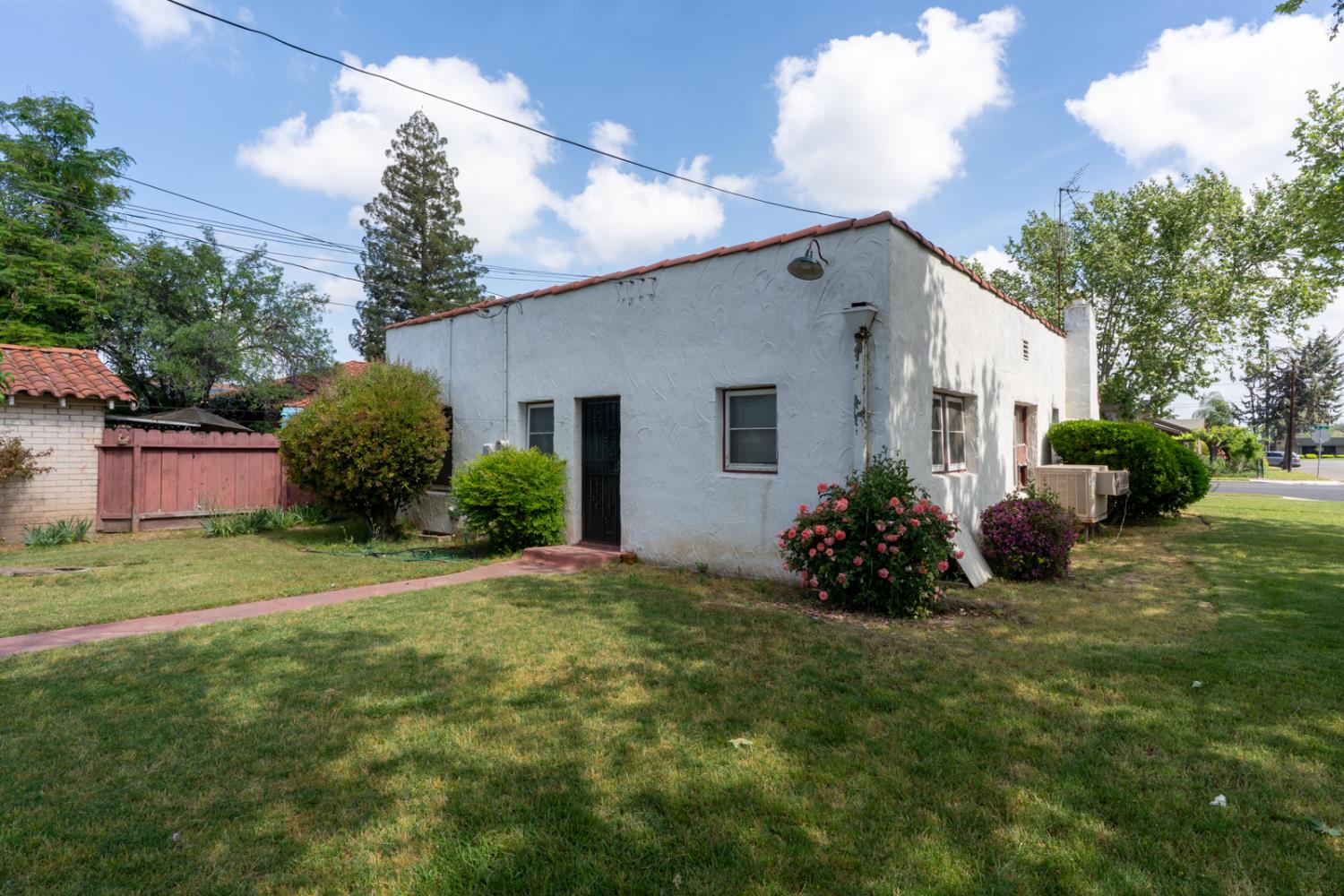 500 N G St, Madera, CA 93637