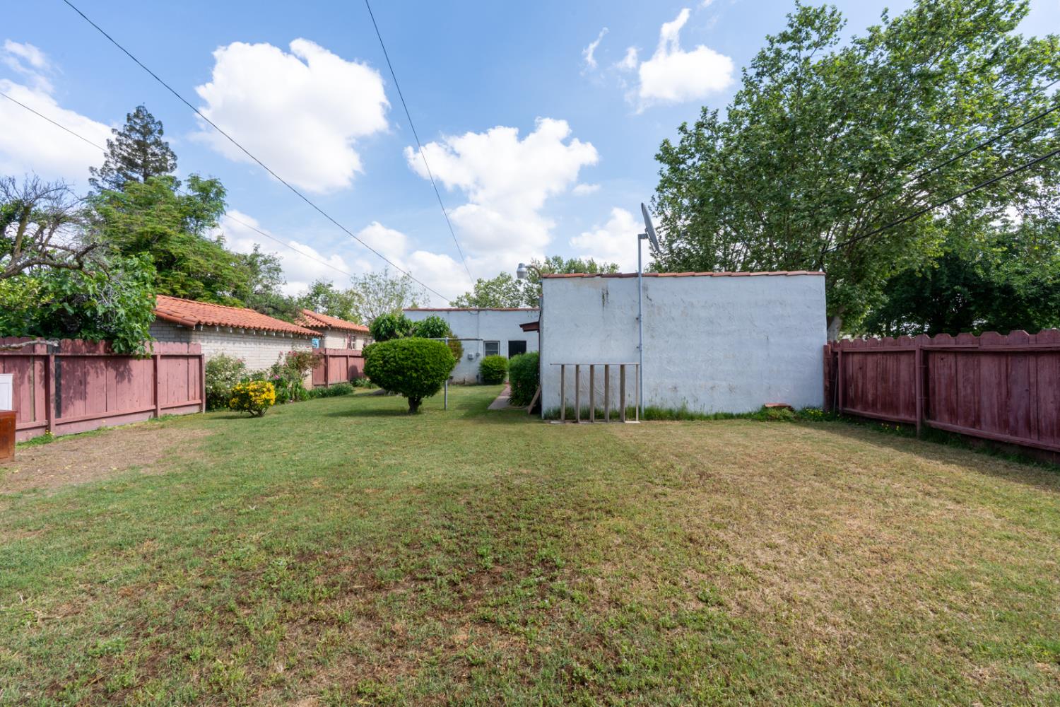 500 N G St, Madera, CA 93637