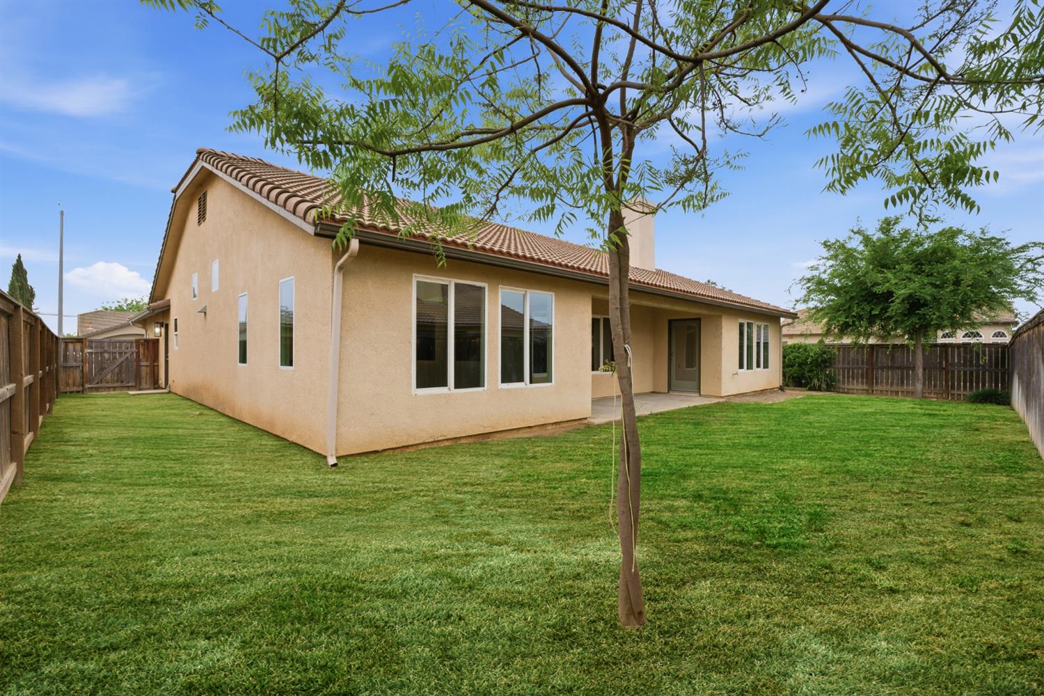 3579 Marina Dr, Madera, CA 93637