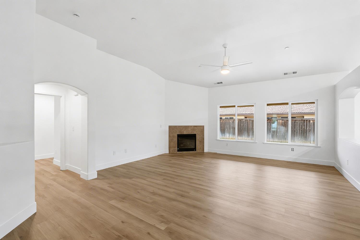 3579 Marina Dr, Madera, CA 93637