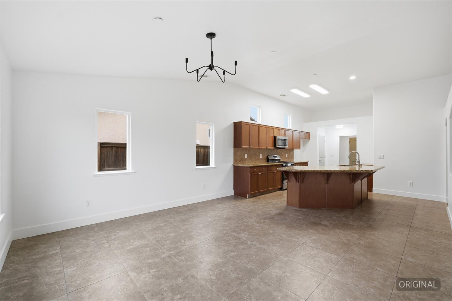 3579 Marina Dr, Madera, CA 93637