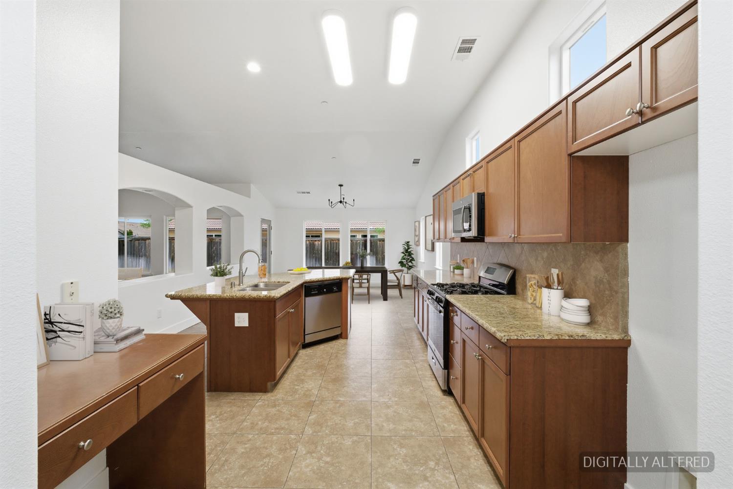 3579 Marina Dr, Madera, CA 93637