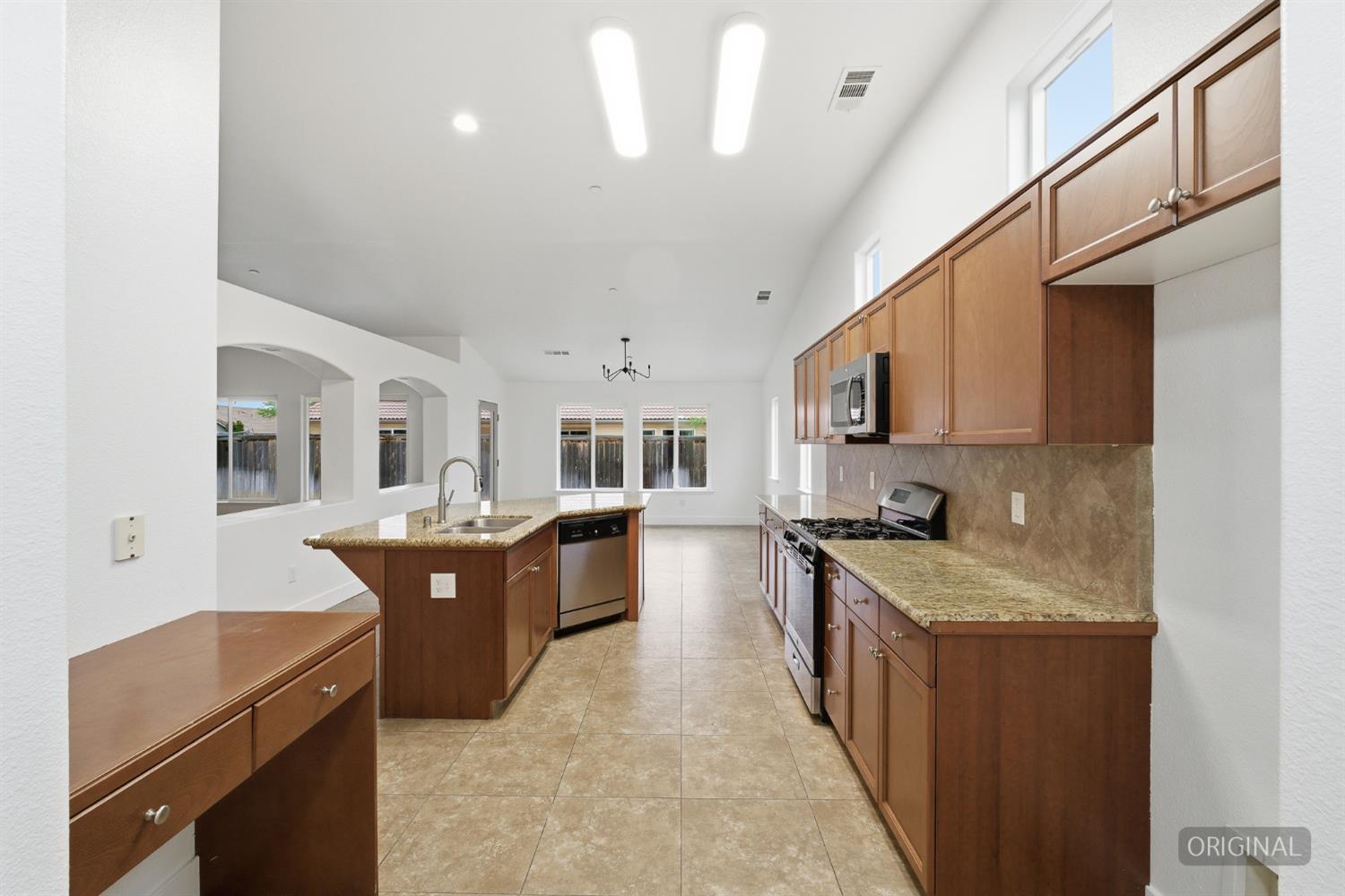 3579 Marina Dr, Madera, CA 93637