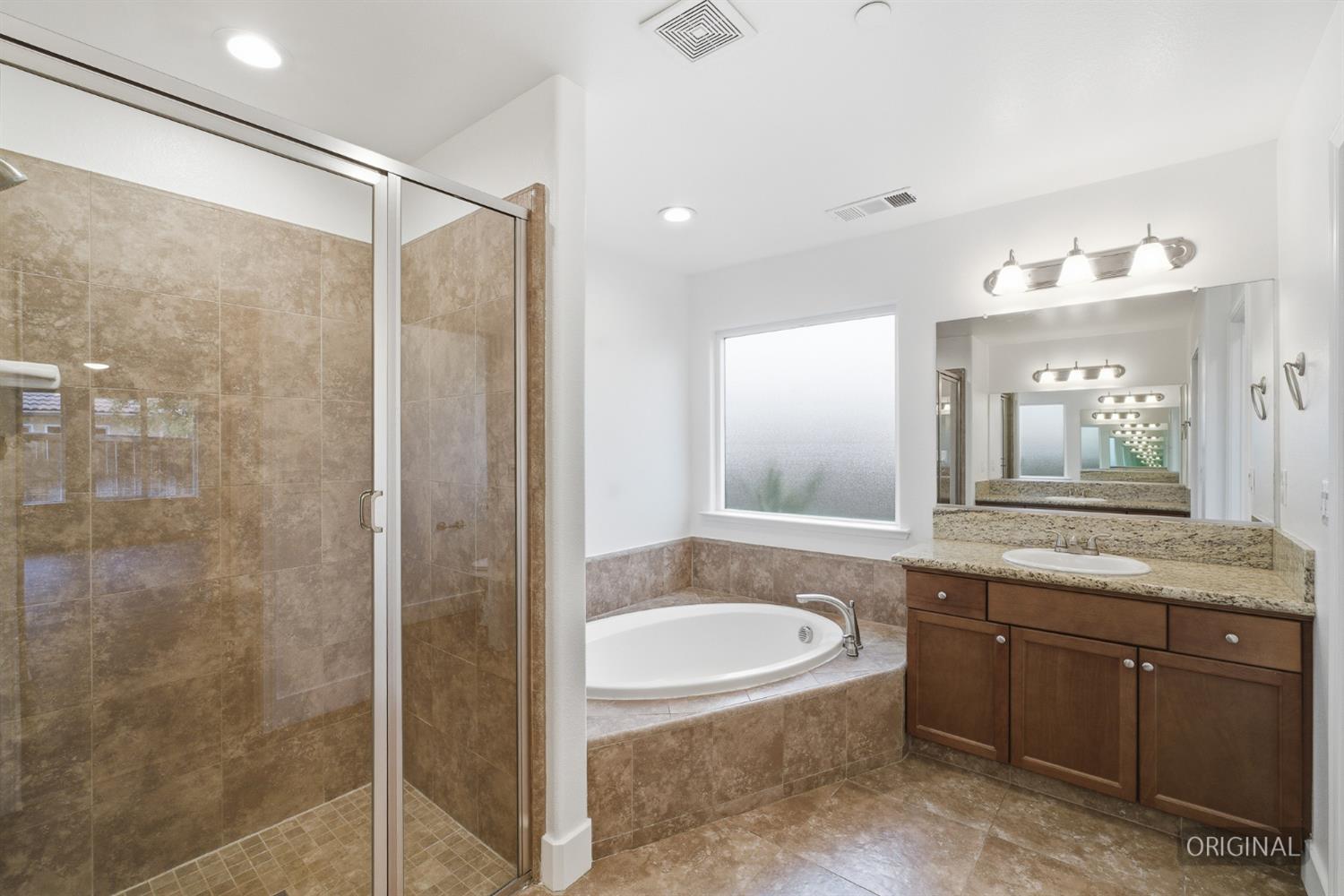 3579 Marina Dr, Madera, CA 93637