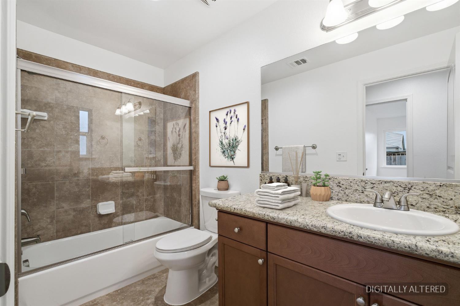 3579 Marina Dr, Madera, CA 93637