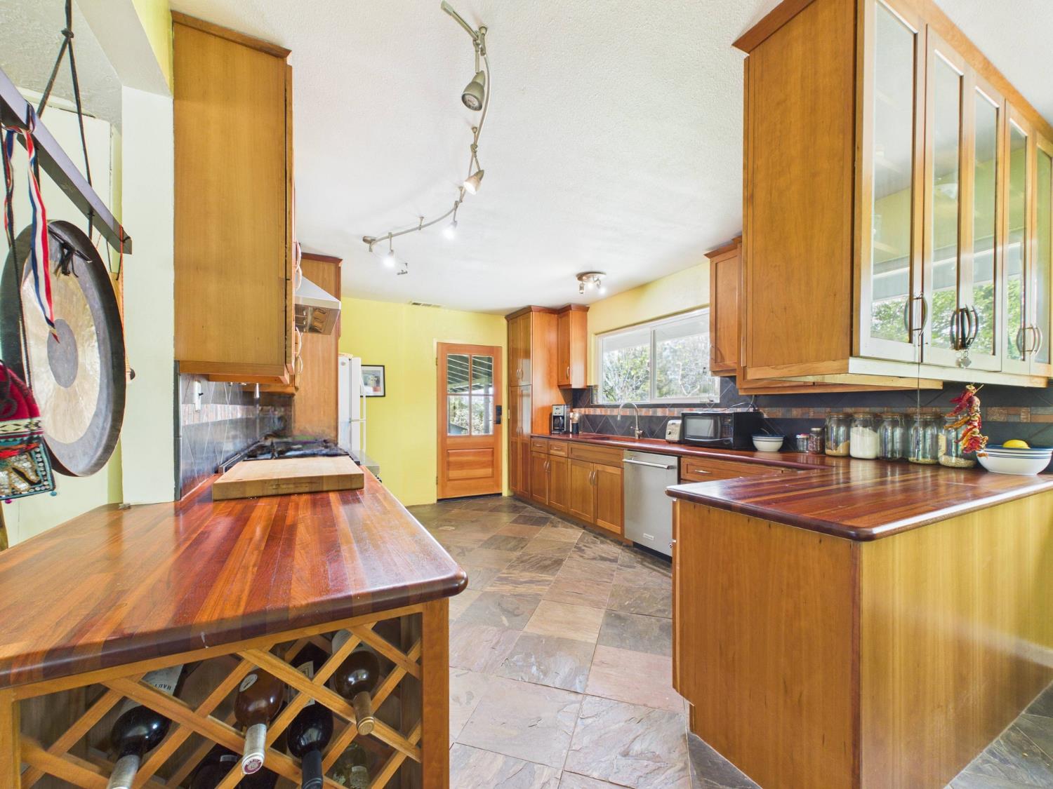 37777 China Creek Rd, Oakhurst, CA 93644