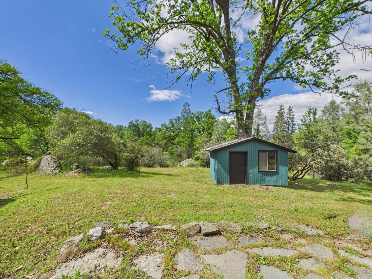 37777 China Creek Rd, Oakhurst, CA 93644