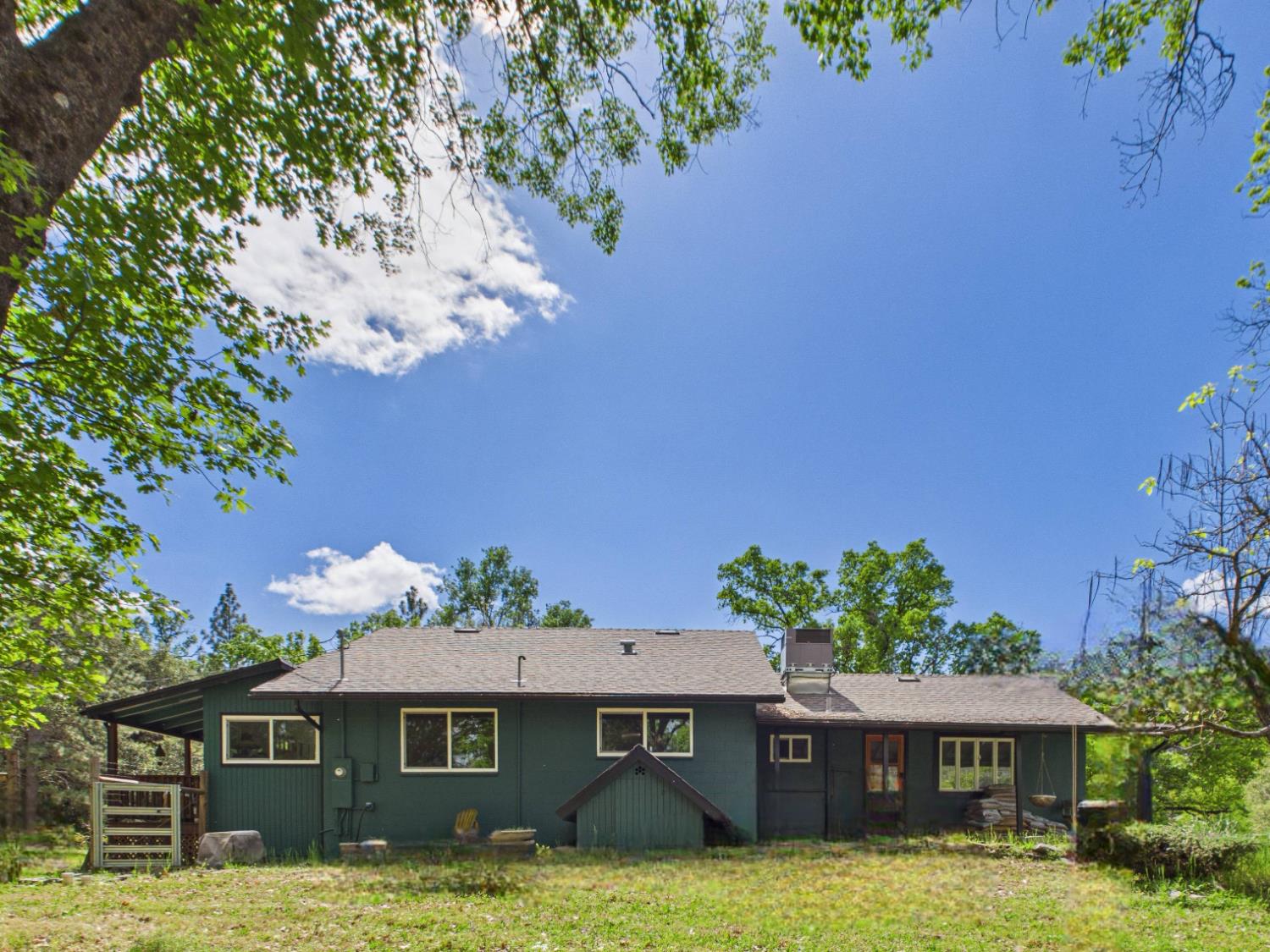 37777 China Creek Rd, Oakhurst, CA 93644