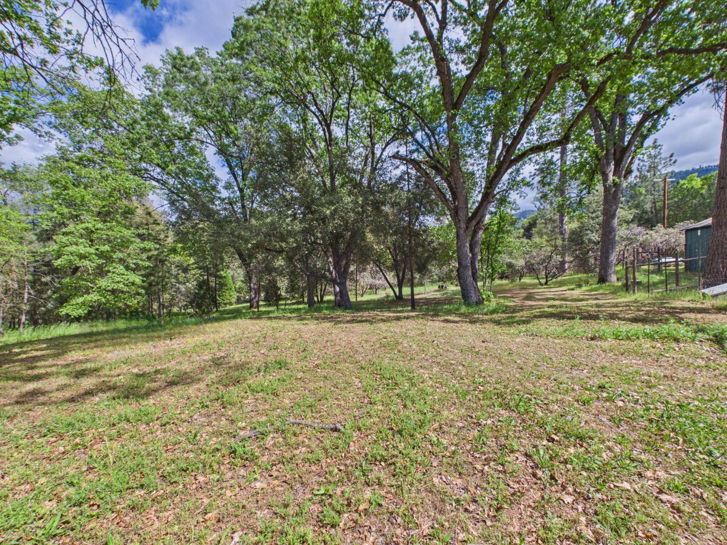 37777 China Creek Rd, Oakhurst, CA 93644