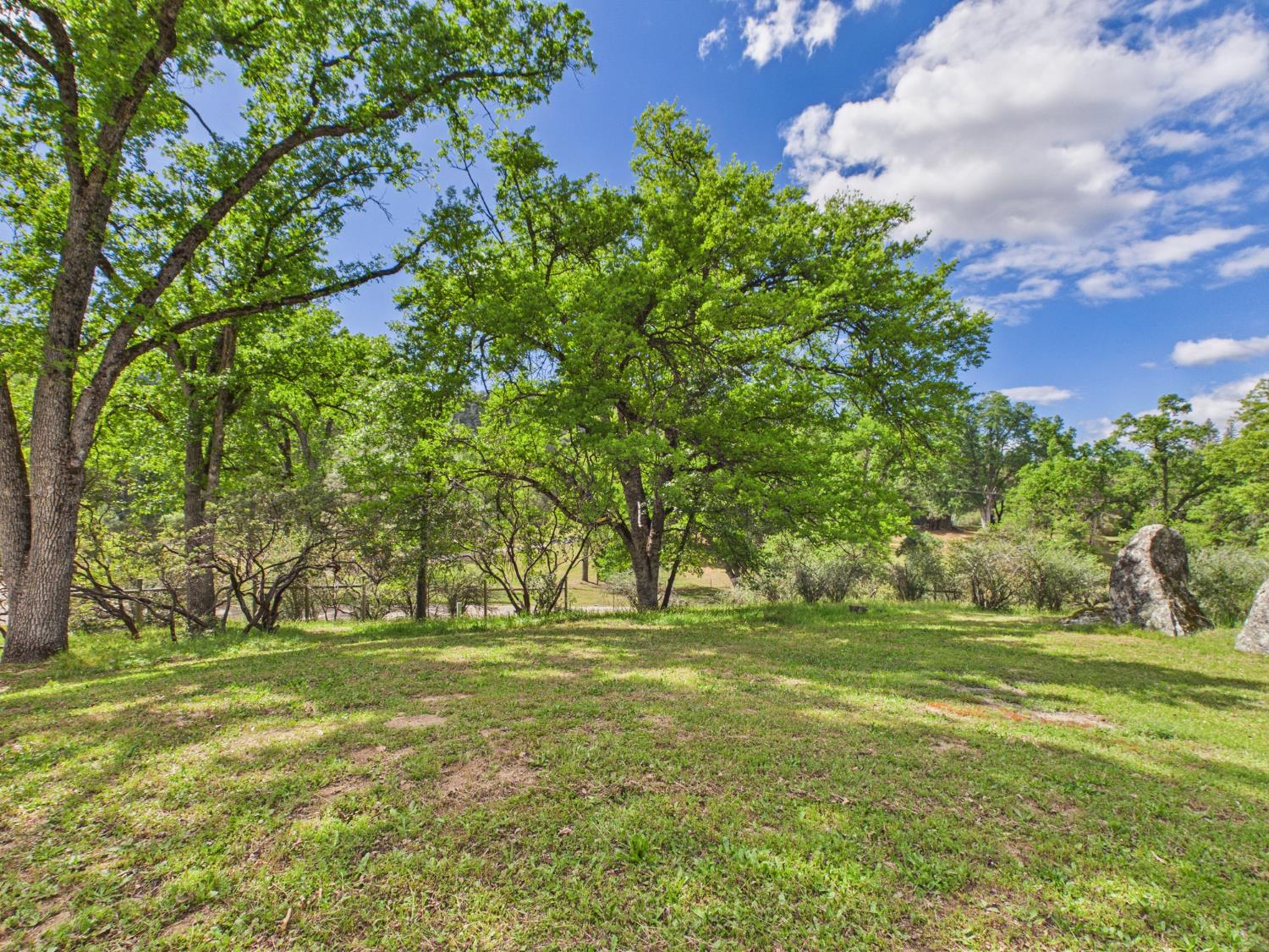 37777 China Creek Rd, Oakhurst, CA 93644