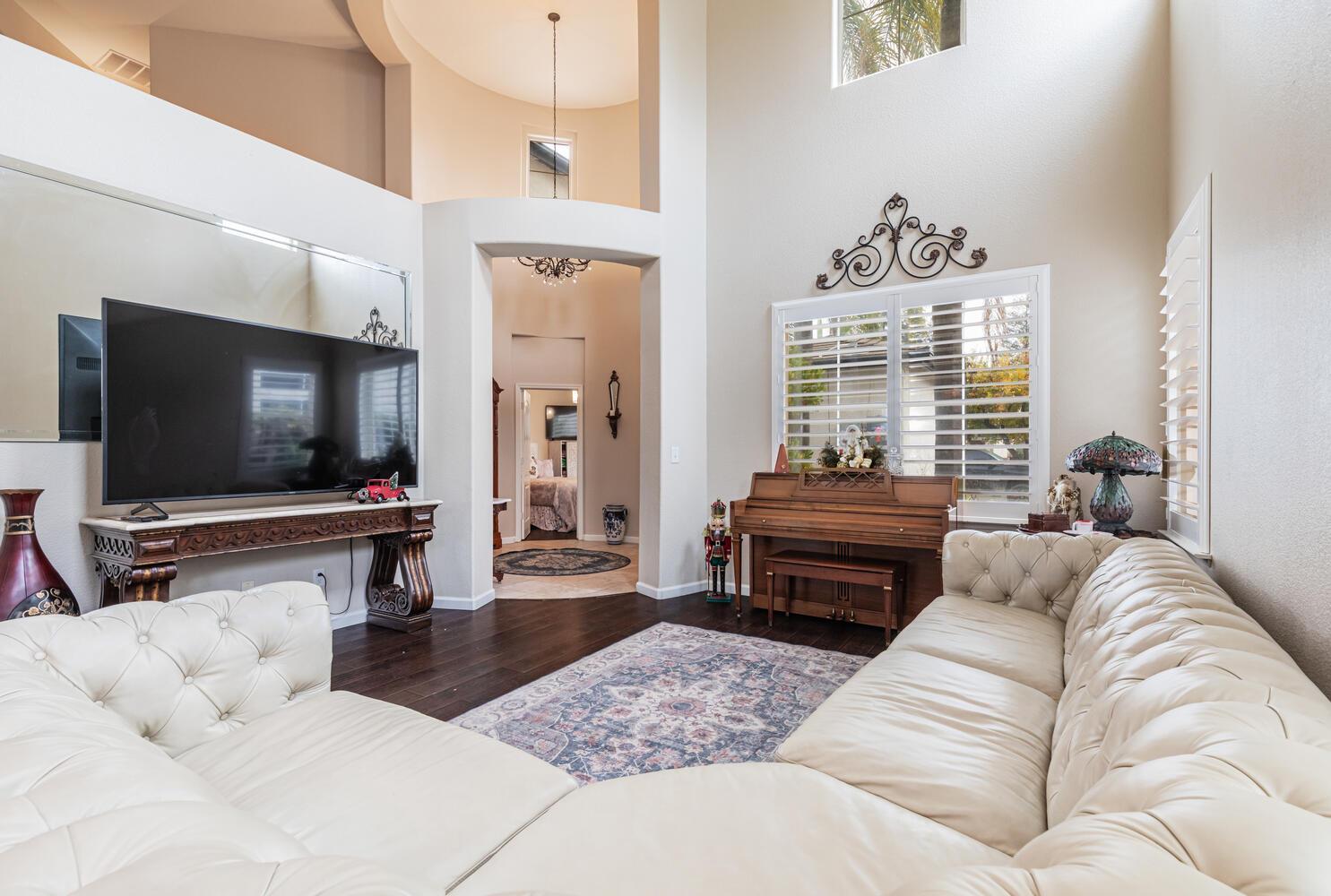 2170 W Beechwood Ave, Fresno, CA 93711