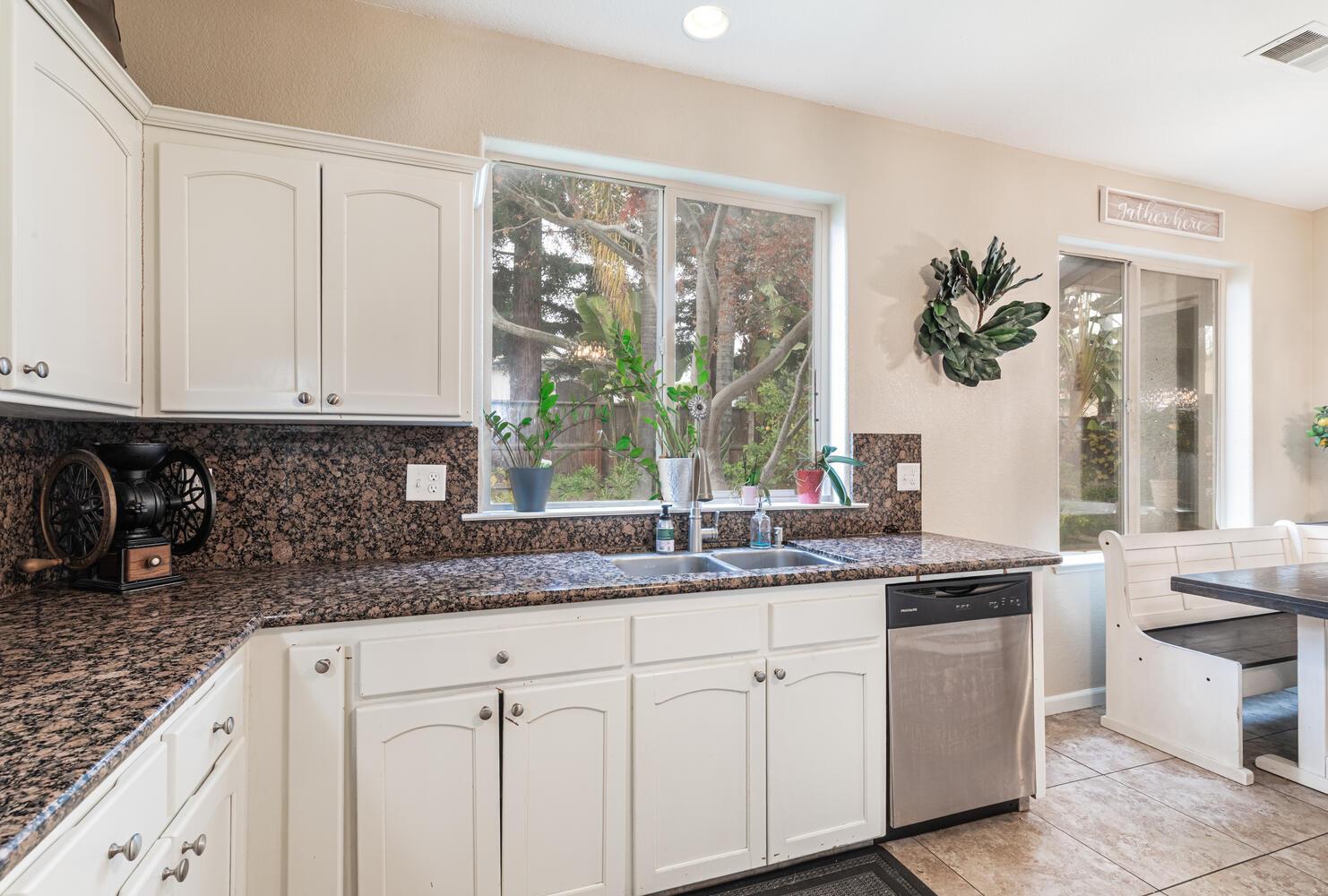 2170 W Beechwood Ave, Fresno, CA 93711