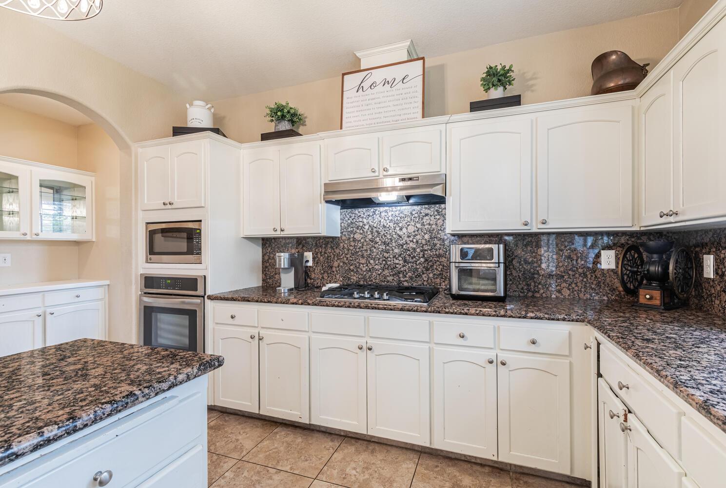 2170 W Beechwood Ave, Fresno, CA 93711