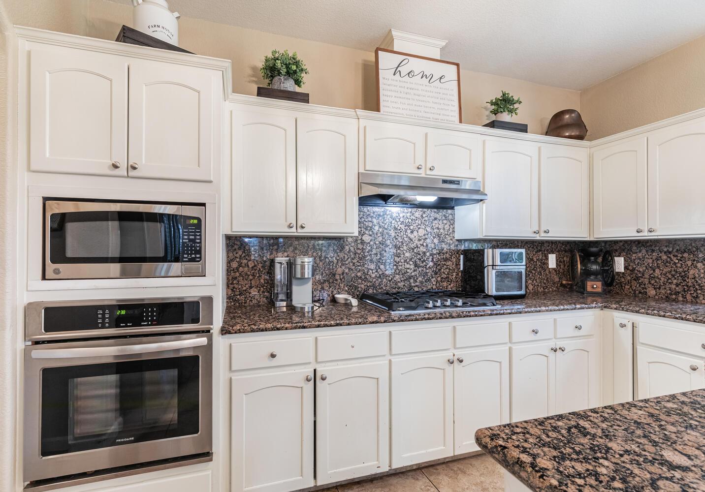 2170 W Beechwood Ave, Fresno, CA 93711