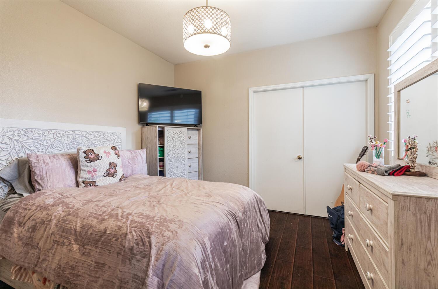 2170 W Beechwood Ave, Fresno, CA 93711