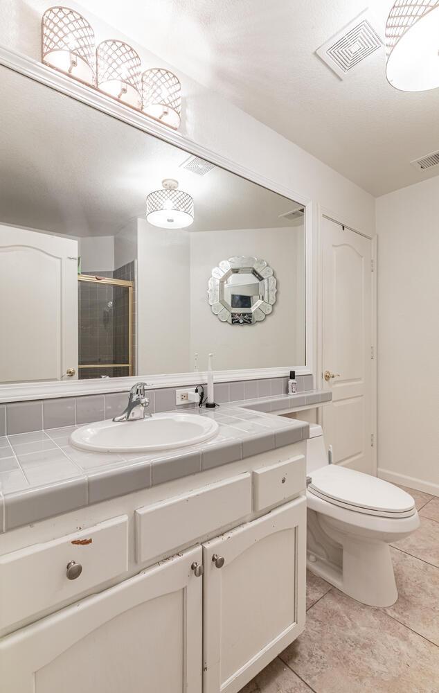 2170 W Beechwood Ave, Fresno, CA 93711