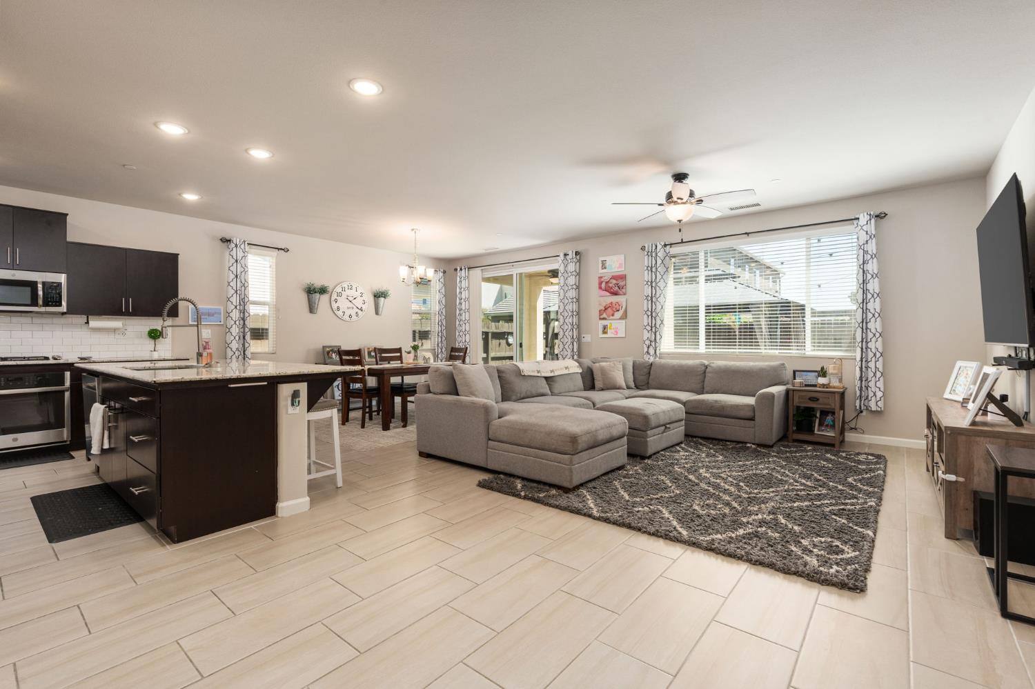 4110 Sussex Ave, Clovis, CA 93619