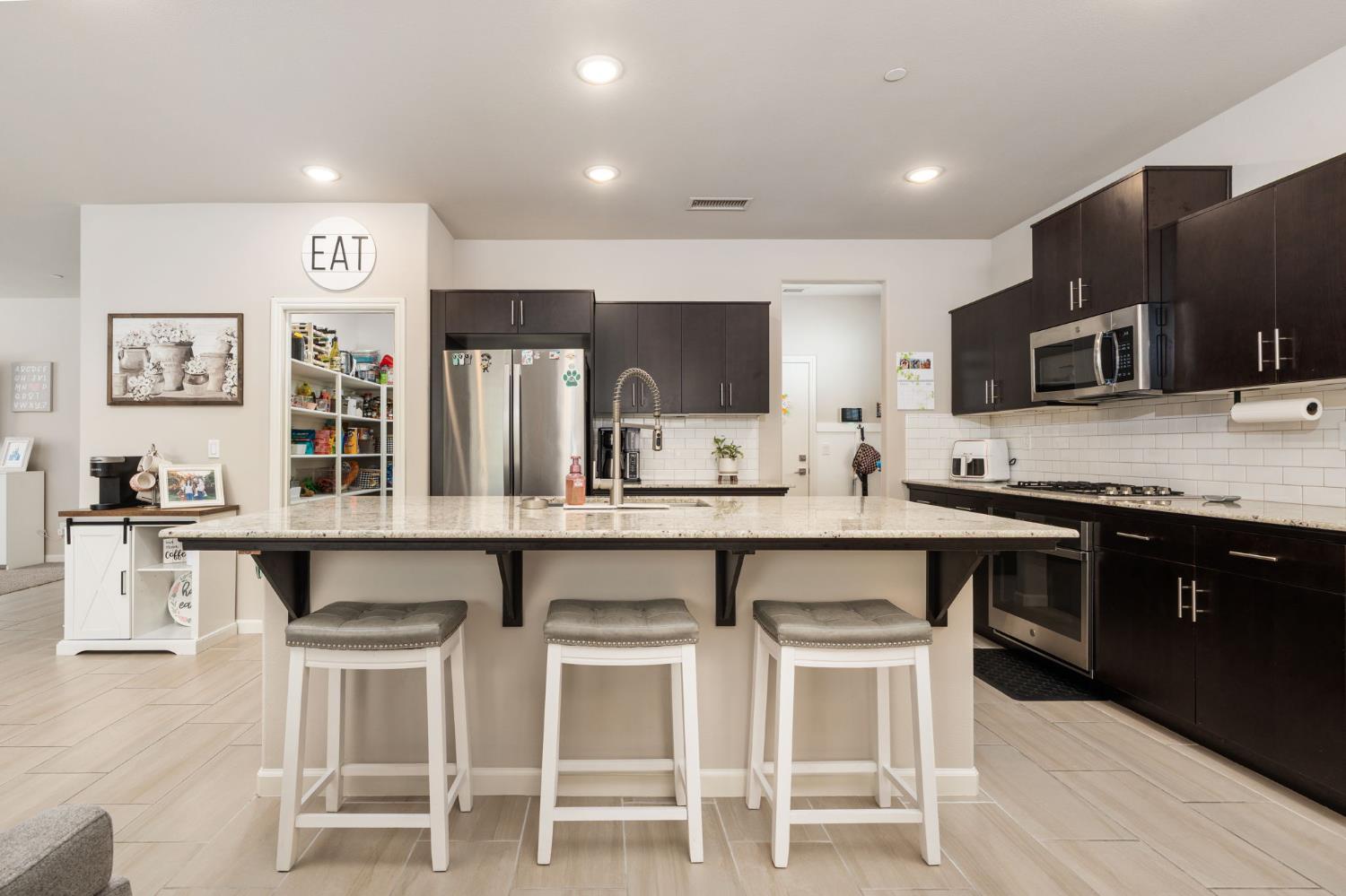 4110 Sussex Ave, Clovis, CA 93619