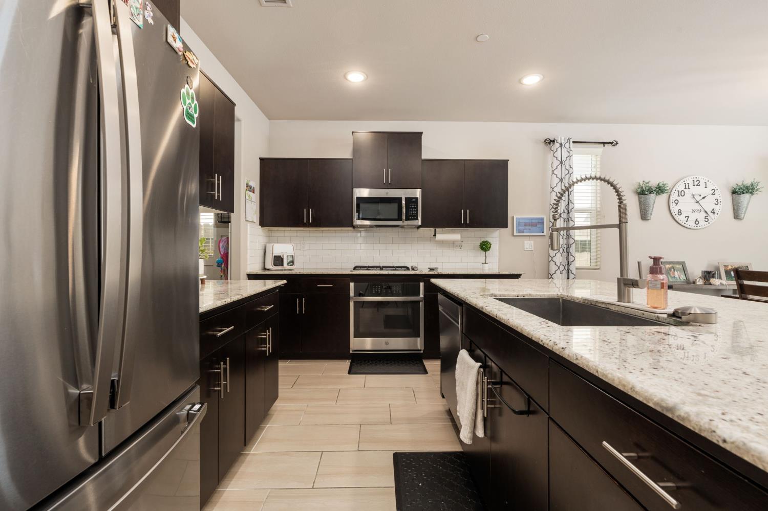 4110 Sussex Ave, Clovis, CA 93619