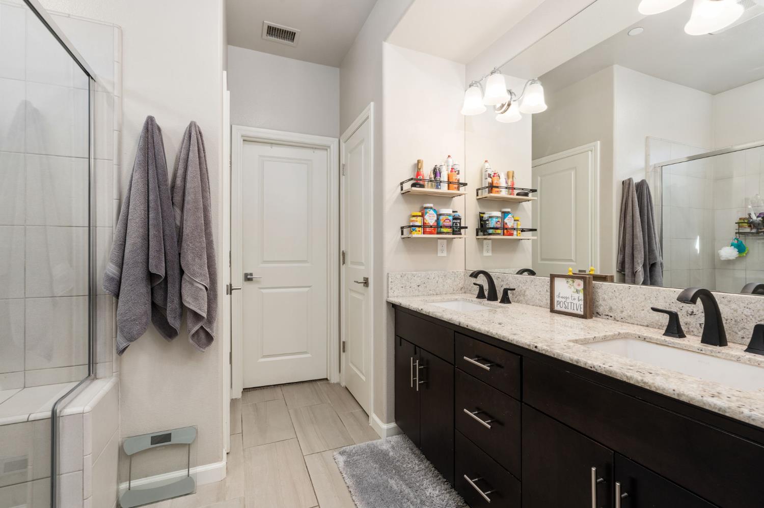 4110 Sussex Ave, Clovis, CA 93619