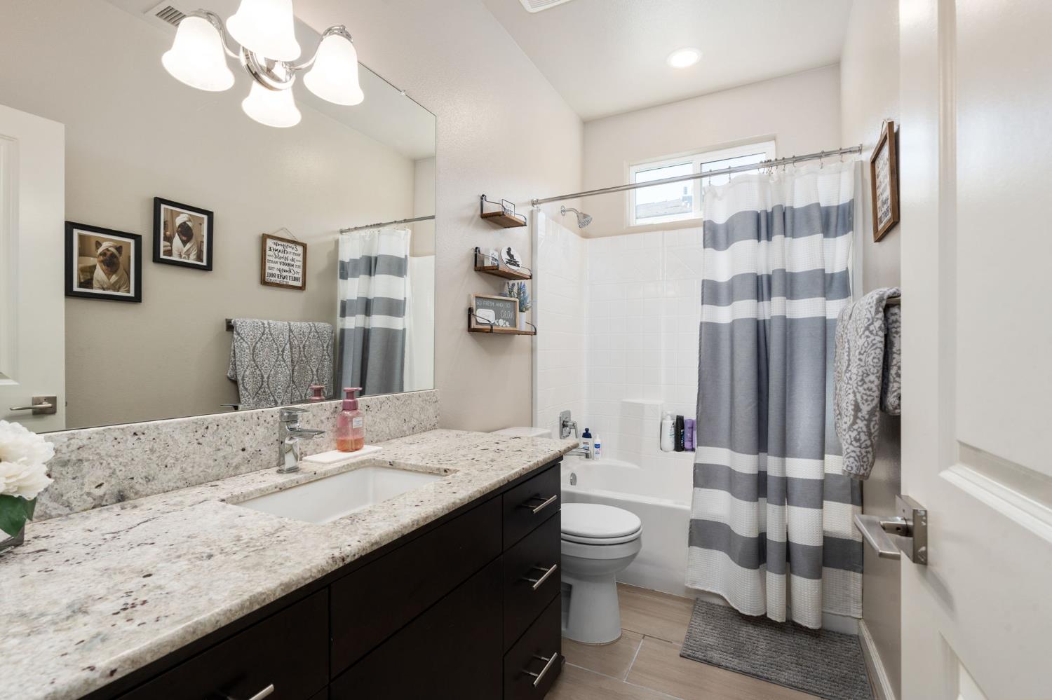 4110 Sussex Ave, Clovis, CA 93619