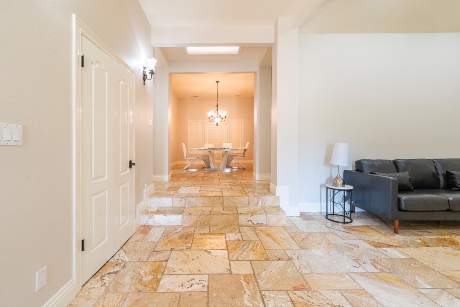 585 E Chesapeake Cir, Fresno, CA 93730