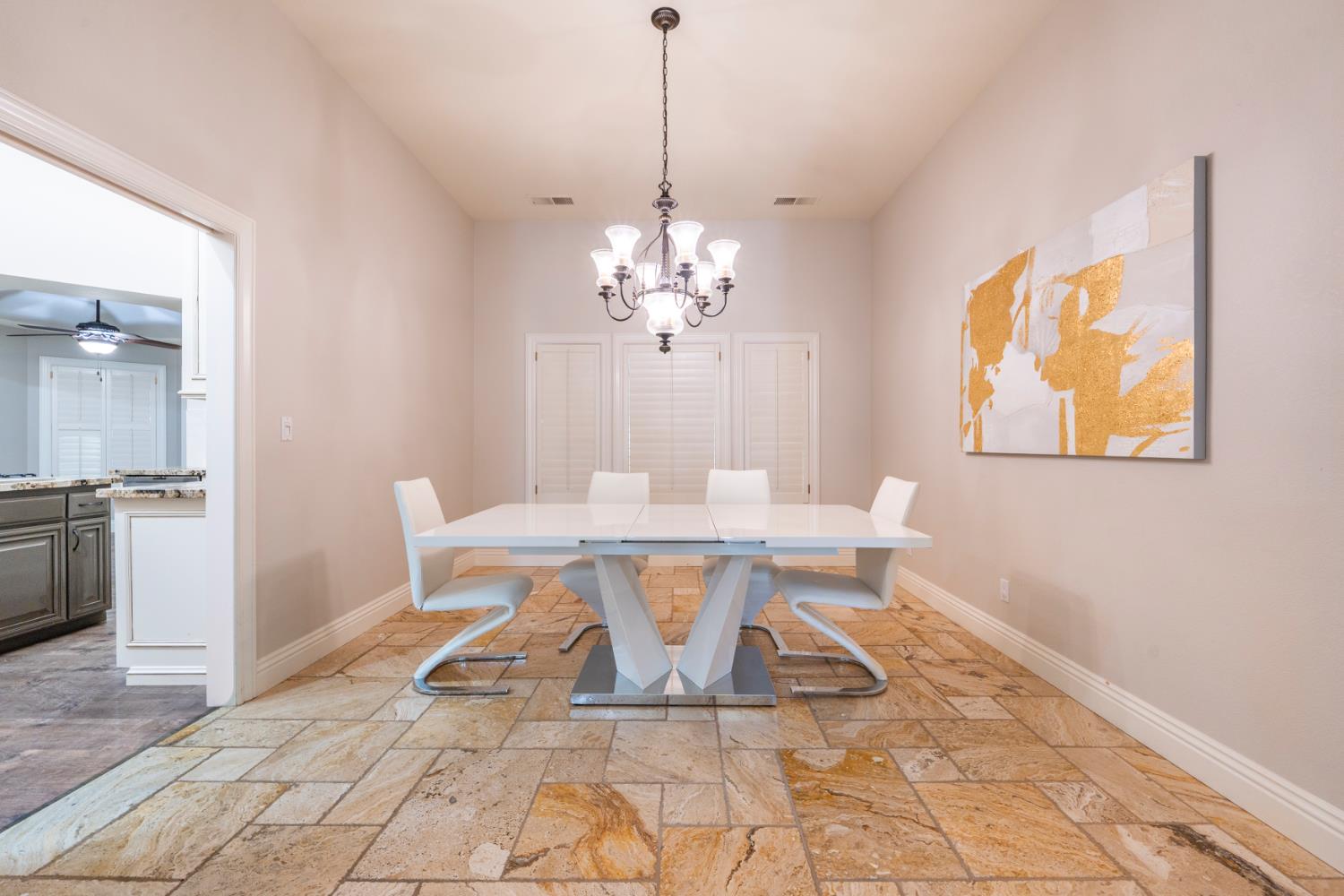 585 E Chesapeake Cir, Fresno, CA 93730