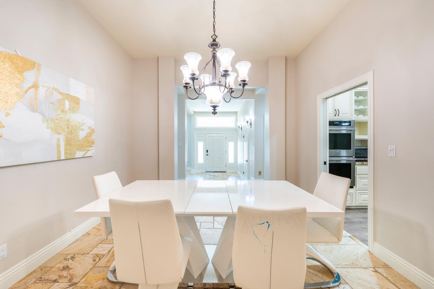 585 E Chesapeake Cir, Fresno, CA 93730