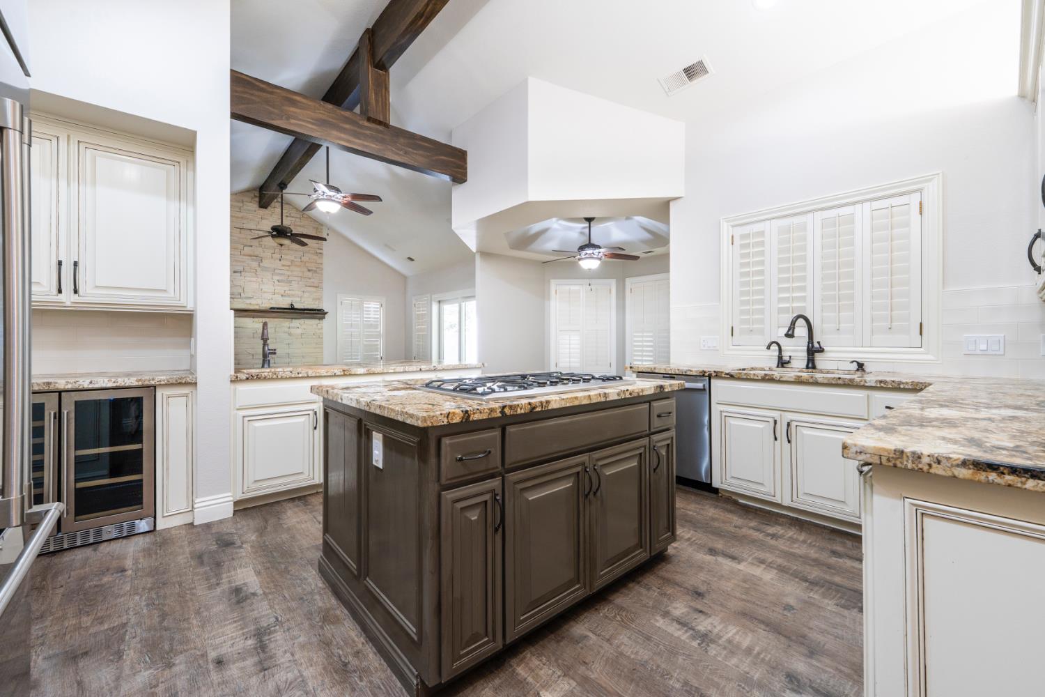 585 E Chesapeake Cir, Fresno, CA 93730