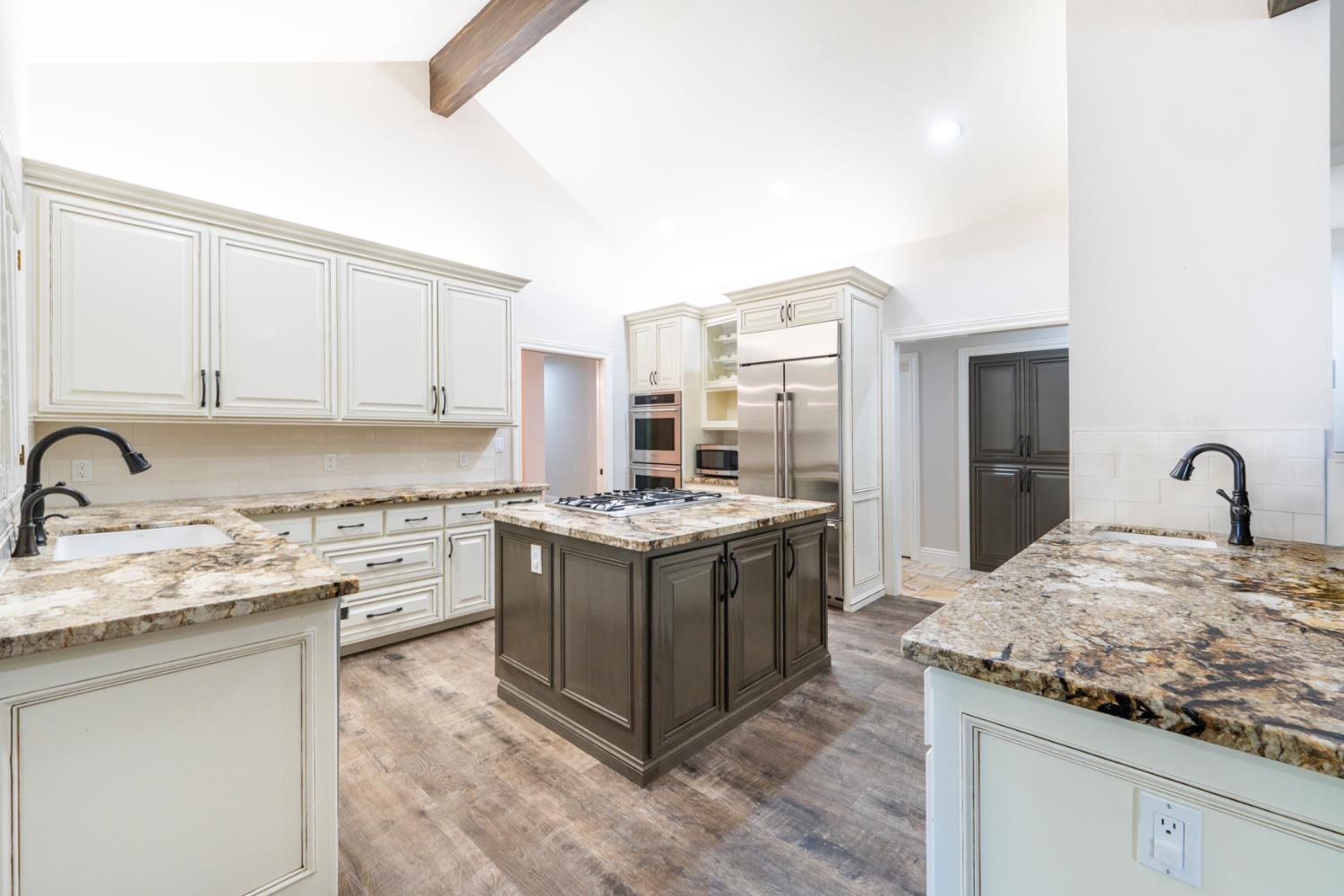 585 E Chesapeake Cir, Fresno, CA 93730