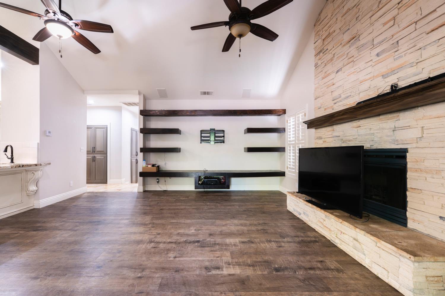 585 E Chesapeake Cir, Fresno, CA 93730