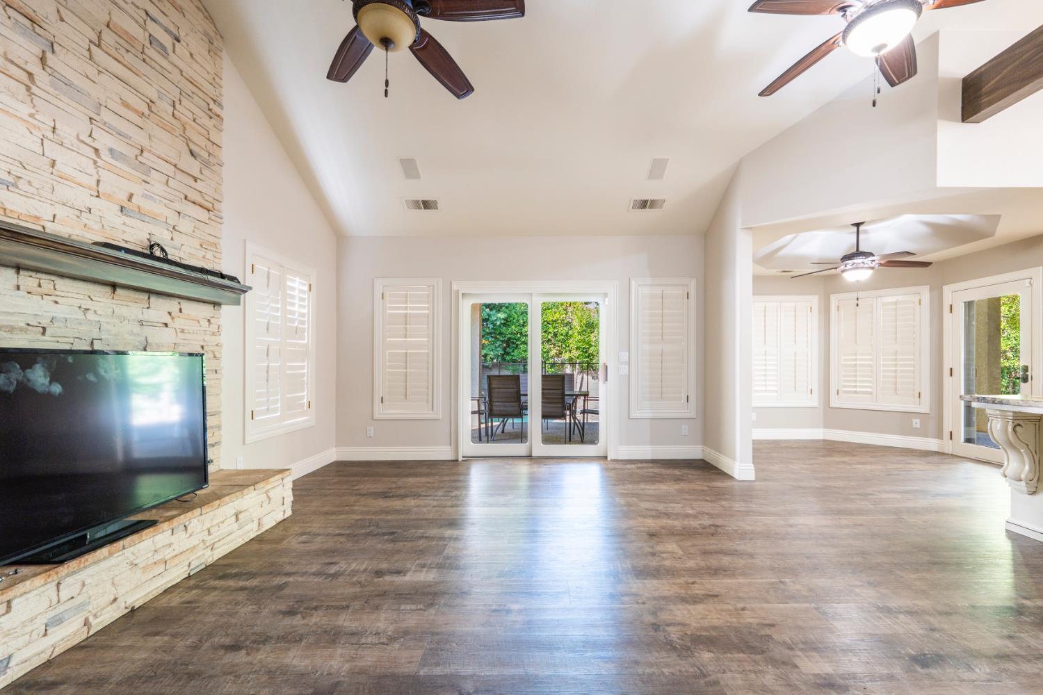 585 E Chesapeake Cir, Fresno, CA 93730