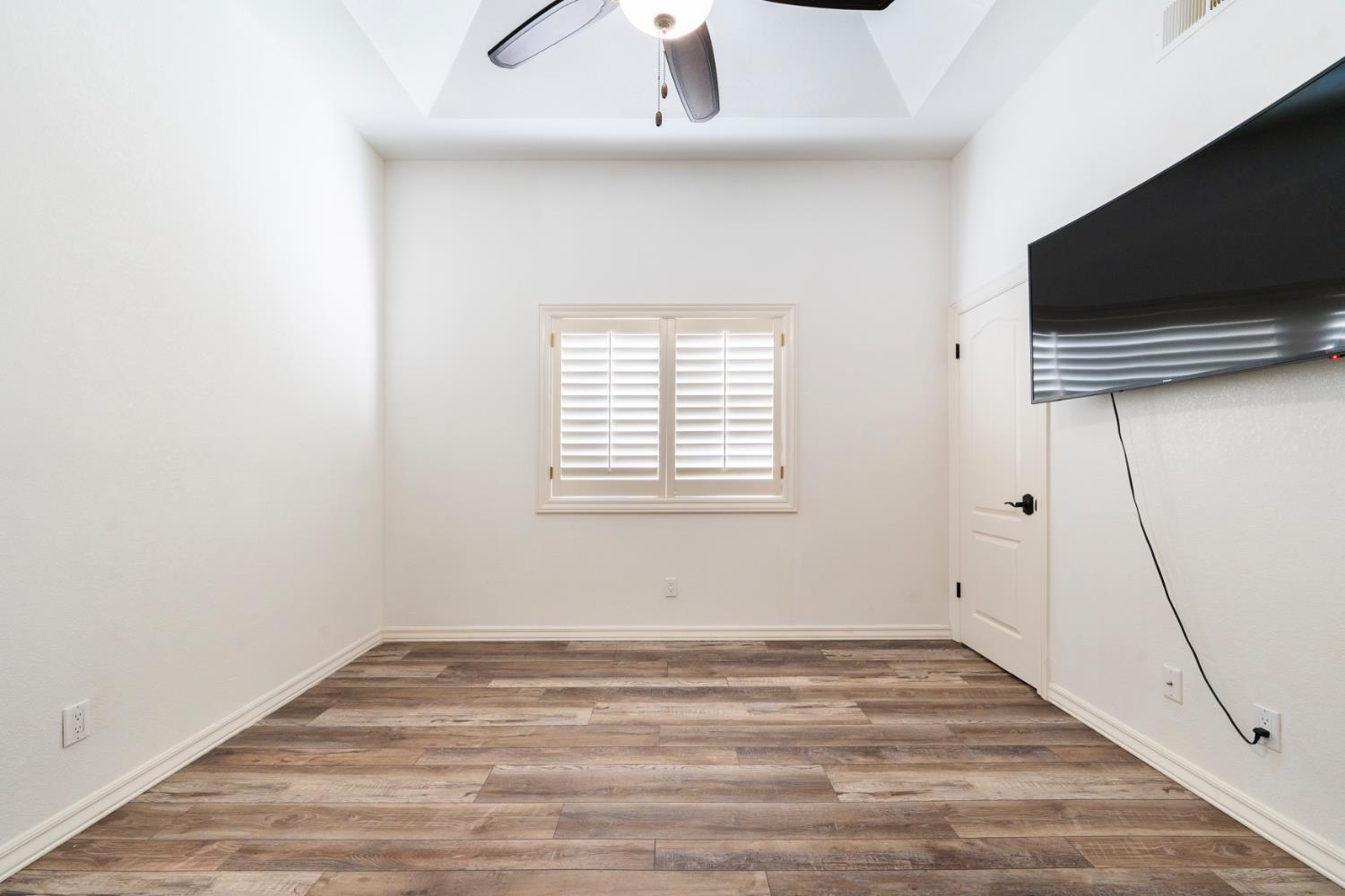 585 E Chesapeake Cir, Fresno, CA 93730