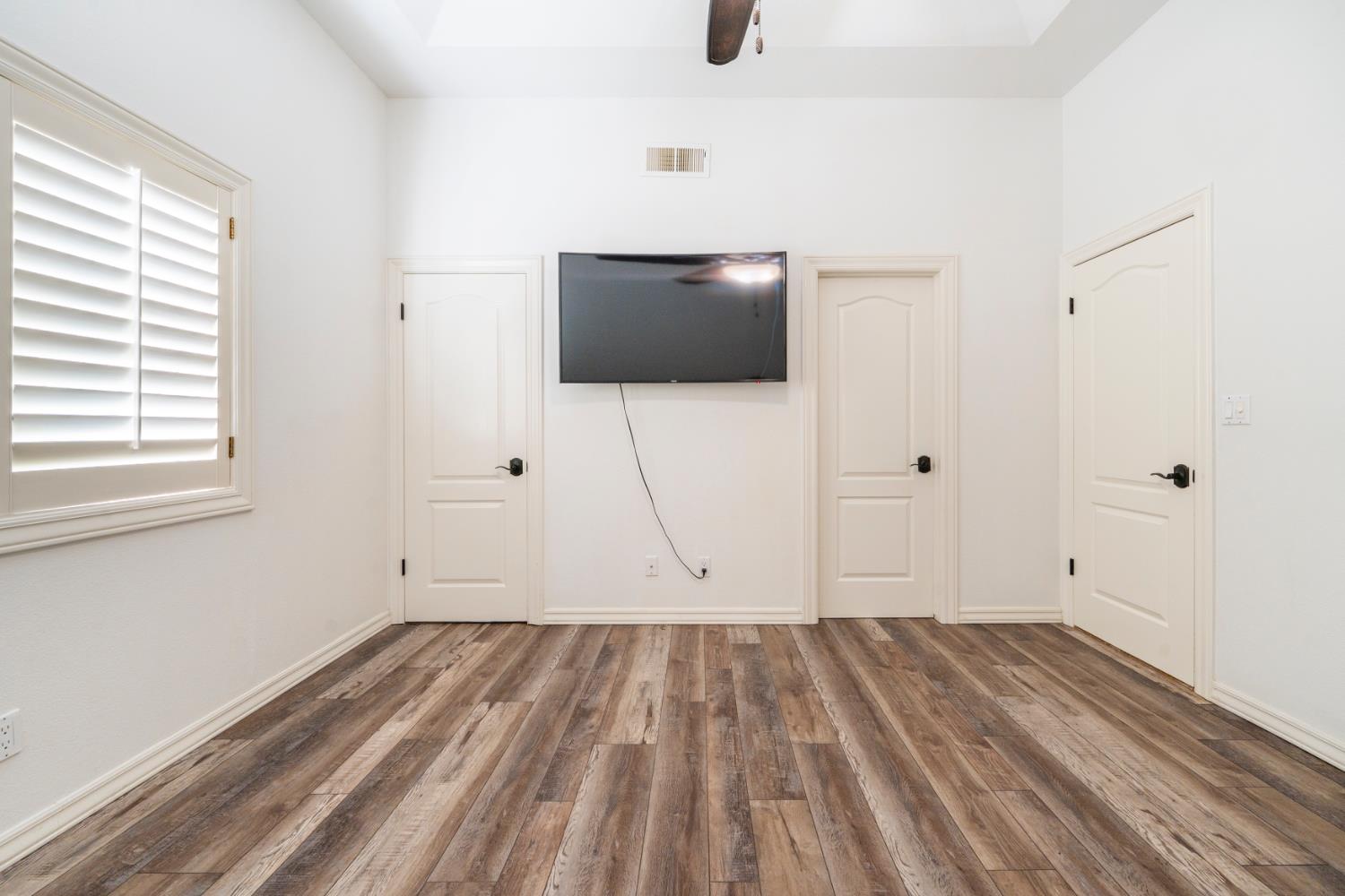 585 E Chesapeake Cir, Fresno, CA 93730