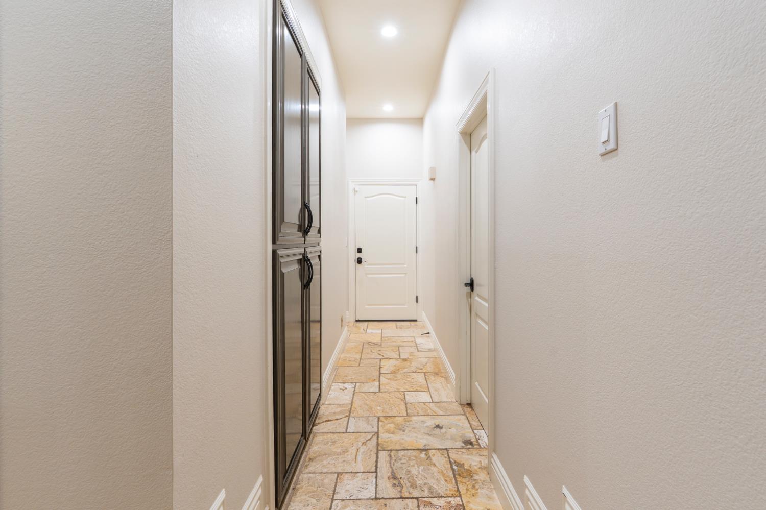 585 E Chesapeake Cir, Fresno, CA 93730